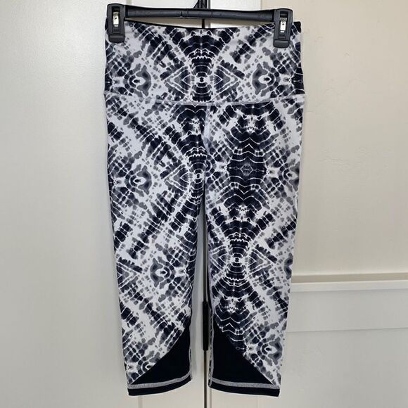 Victoria's Secret Pants - Victoria Secret Sport Tie Dye Gray/Black Capri Cropped Leggings Women’s Size S/P